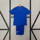 KIDS KIT RETROMANCHESTER UNITED BLUE 08/09