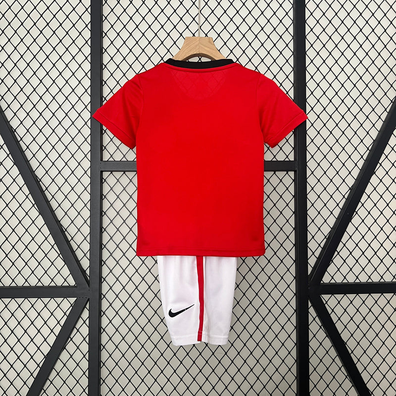 KIDS KIT RETROMANCHESTER UNITED HOME 09/10