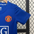 KIDS KIT RETROMANCHESTER UNITED BLUE 08/09