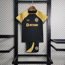 KIT INFANTIL SPORTING CR7 2023/24 PRETO - FÃ