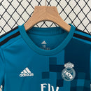 KIT INFANTIL RETRO REAL MADRID 2017/18 - FÃ